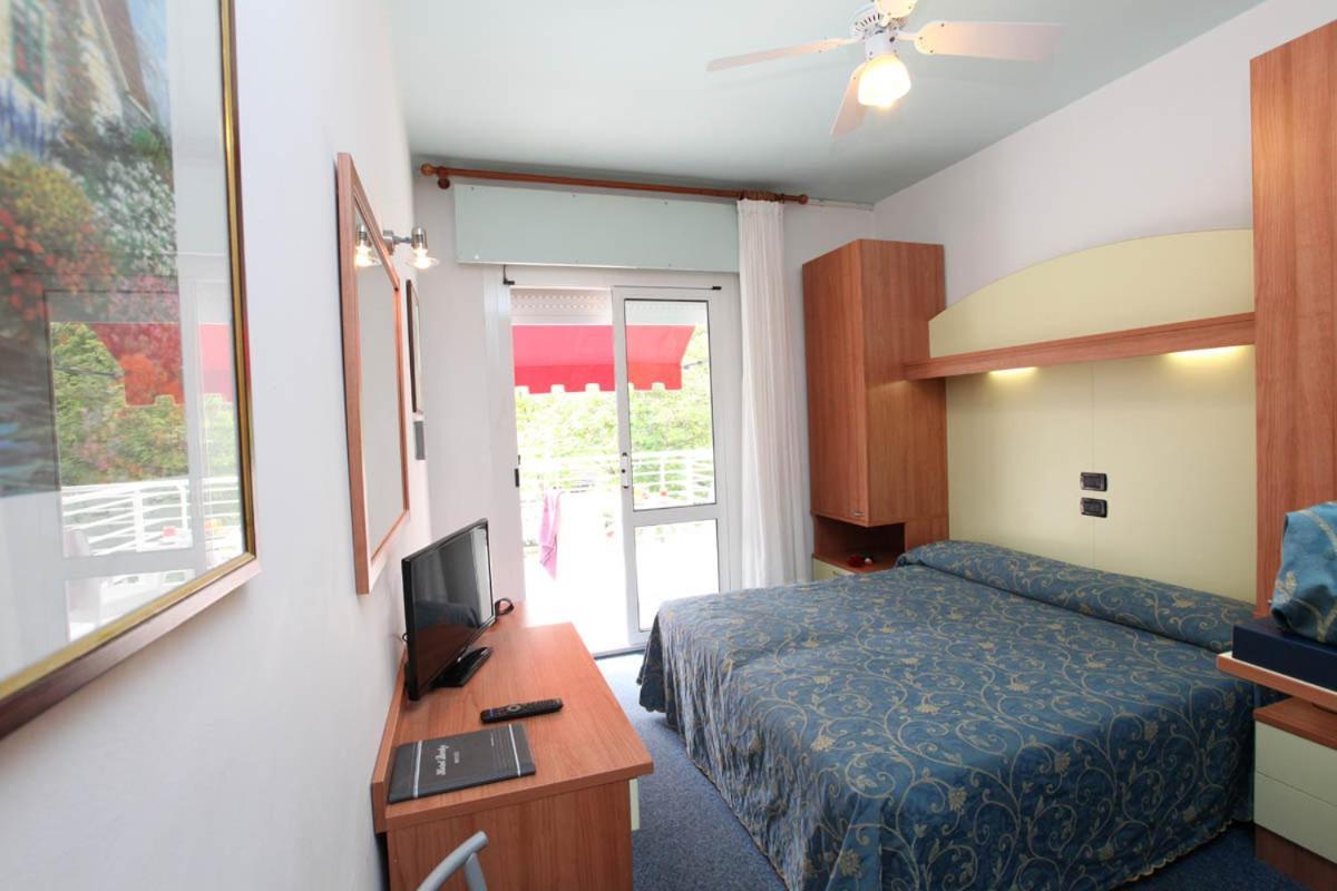 לידו די ג'סולו Hotel Derby S מראה חיצוני תמונה