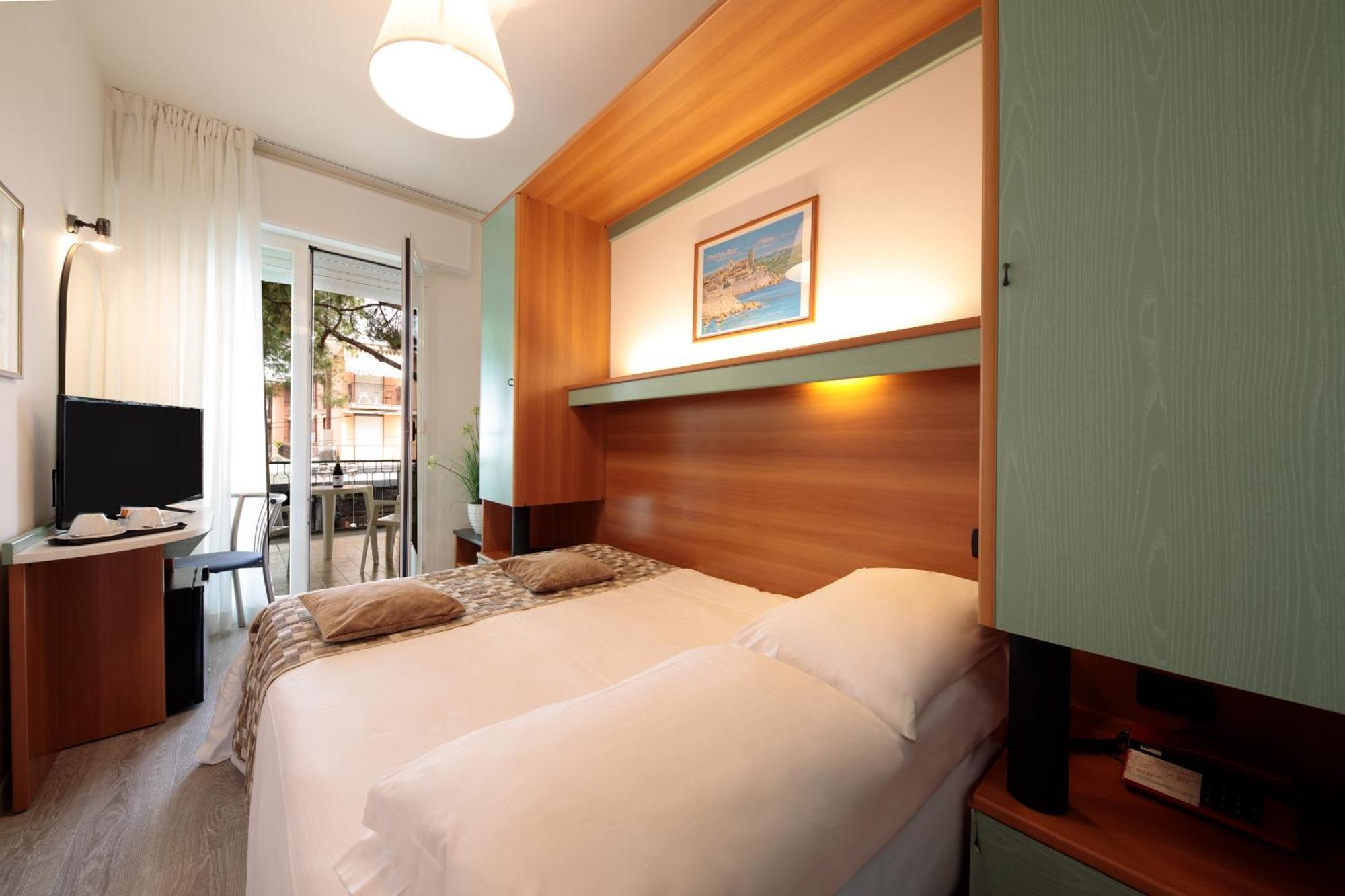 לידו די ג'סולו Hotel Derby S מראה חיצוני תמונה