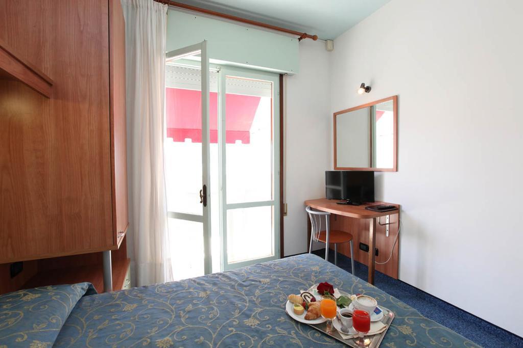לידו די ג'סולו Hotel Derby S מראה חיצוני תמונה