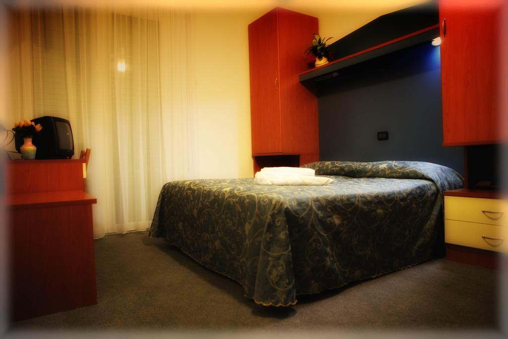 לידו די ג'סולו Hotel Derby S חדר תמונה